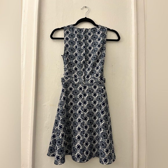 H&M Divided US 2 Blue White Dress with side details - Picture 2 of 4